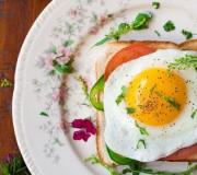 Scrambled eggs: recipes, original forms and ideas