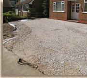 Como colocar lajes de pavimentação em um antigo caminho de concreto?