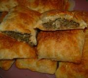 Pies stuffed with chicken liver