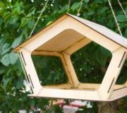 DIY bird feeder How to make a bird feeder from scrap materials